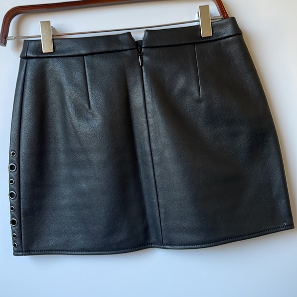 BCBGMAXAZRIA Remi Eyelet Faux Leather Skirt 2 NWT - Picture 6 of 9